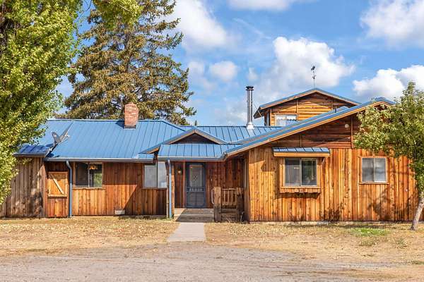 3.79 Acres of Residential Land with Home for Sale in Chiloquin, Oregon