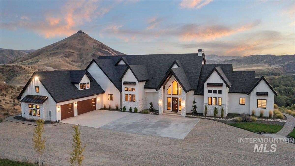 13.4 Acres of Land with Home for Sale in Emmett, Idaho