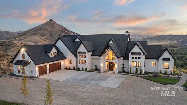 13.4 Acres of Land with Home for Sale in Emmett, Idaho