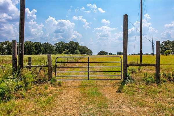 21.6 Acres of Land for Sale in Calvert, Texas