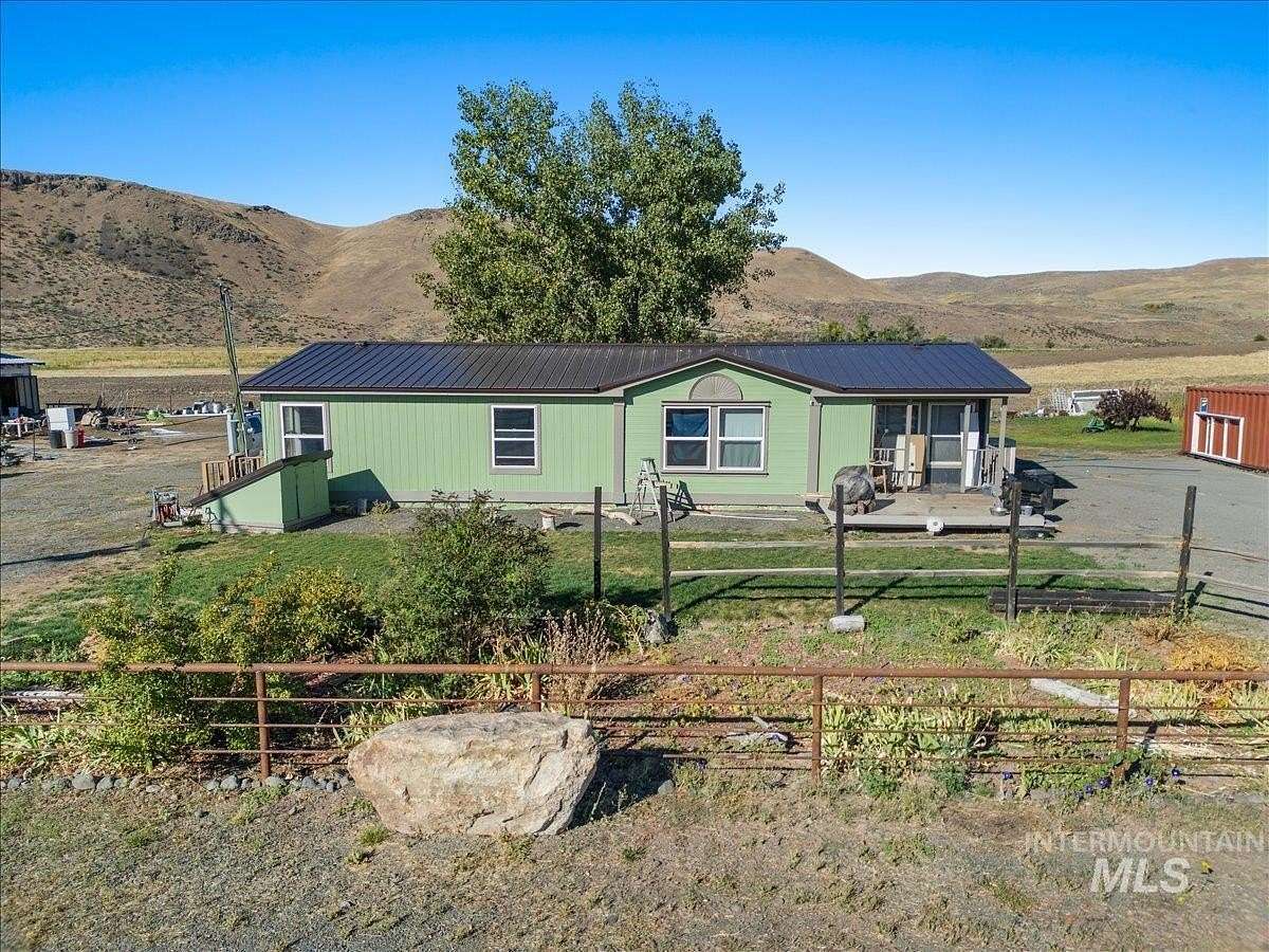 2.42 Acres of Residential Land with Home for Sale in Weiser, Idaho