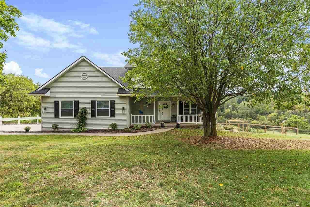 2.22 Acres of Residential Land with Home for Sale in Newport Township, Iowa