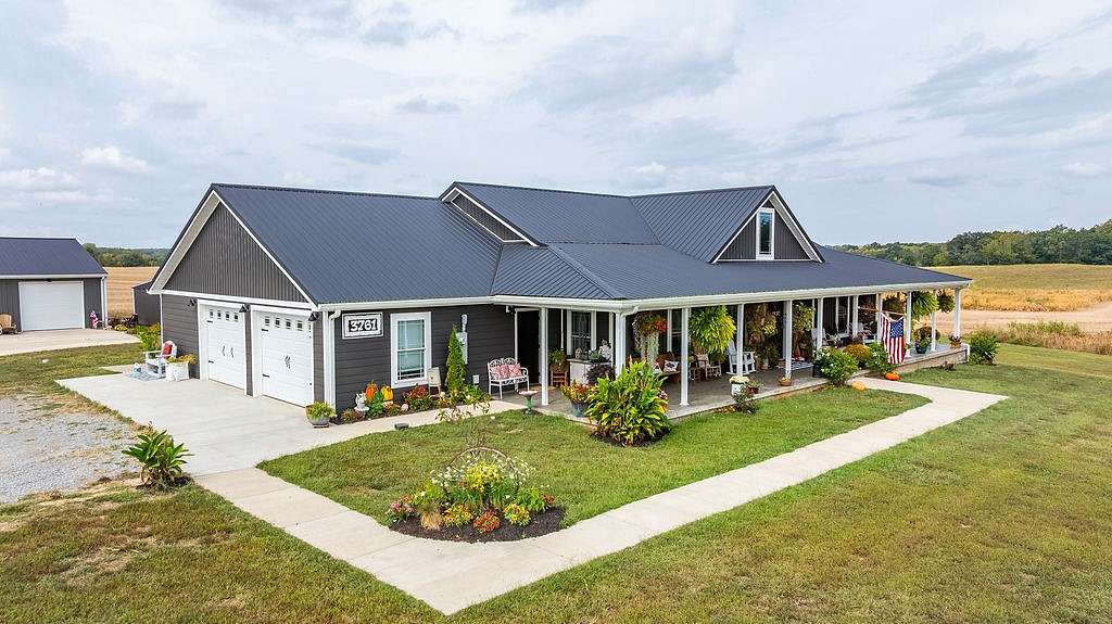 10 Acres of Residential Land with Home for Sale in Cadiz, Kentucky