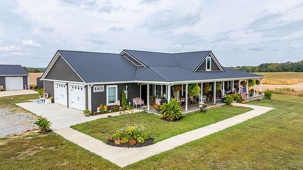 10 Acres of Residential Land with Home for Sale in Cadiz, Kentucky