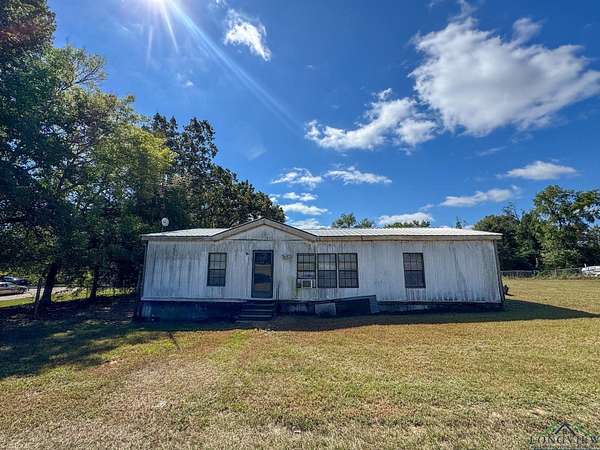 2 Acres of Residential Land with Home for Sale in Atlanta, Texas