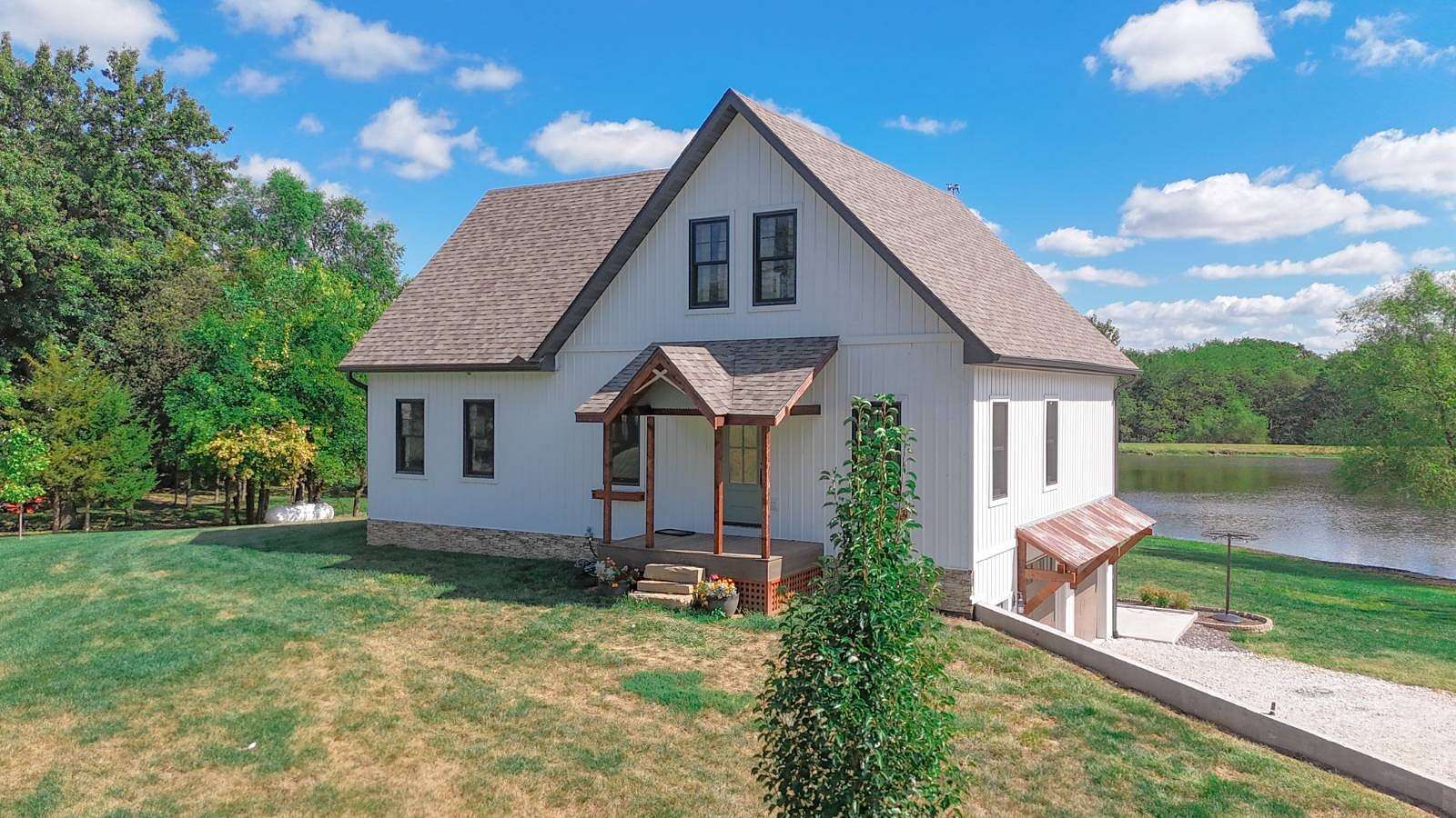 5.75 Acres of Land with Home for Sale in Pittsfield, Illinois