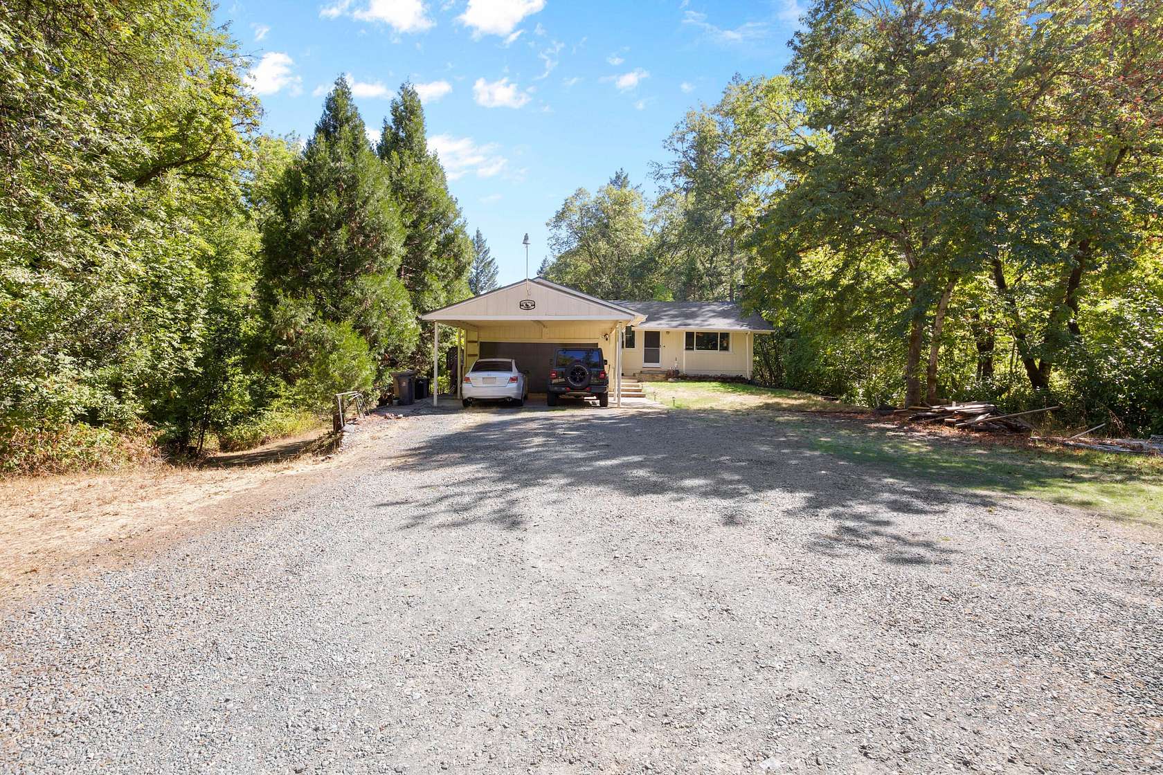 2.85 Acres of Residential Land with Home for Sale in Grants Pass, Oregon