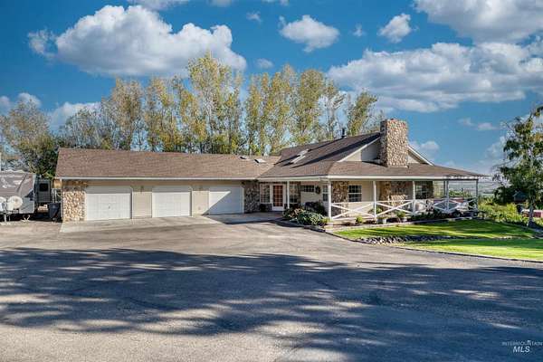 5.85 Acres of Residential Land with Home for Sale in Caldwell, Idaho