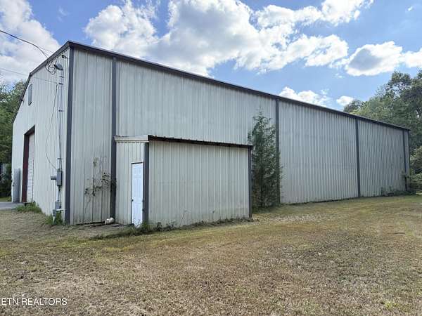 5 Acres of Residential Land for Sale in Deer Lodge, Tennessee