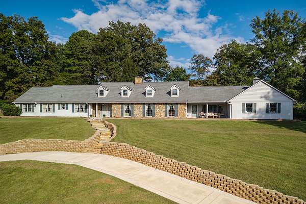 1.5 Acres of Residential Land with Home for Sale in Cookeville, Tennessee