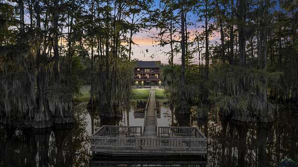 32 Acres of Recreational Land with Home for Sale in Jefferson, Texas