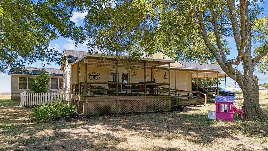 2 Acres of Residential Land with Home for Sale in Italy, Texas