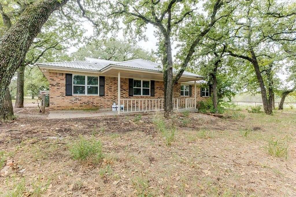 32 Acres of Recreational Land with Home for Lease in Poolville, Texas