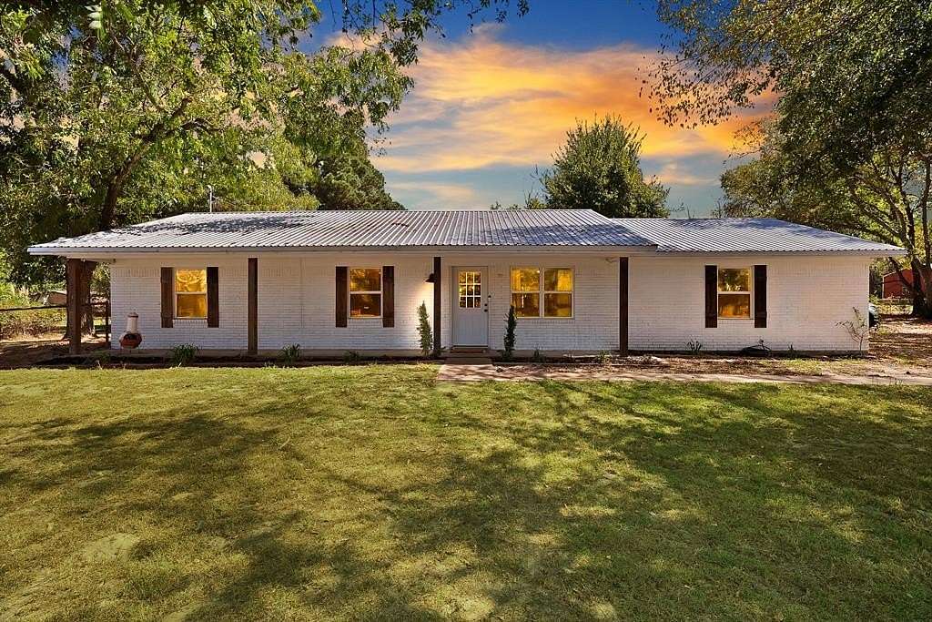 4.66 Acres of Residential Land with Home for Sale in Sulphur Springs, Texas