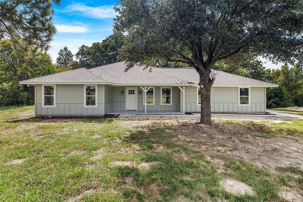 10.6 Acres of Land with Home for Sale in Athens, Texas