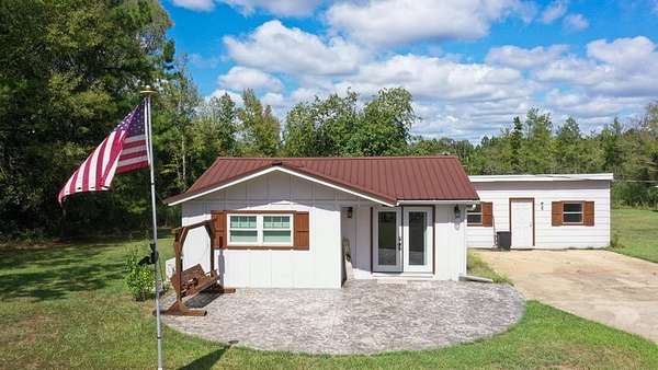 5.68 Acres of Residential Land with Home for Sale in Bloomburg, Texas