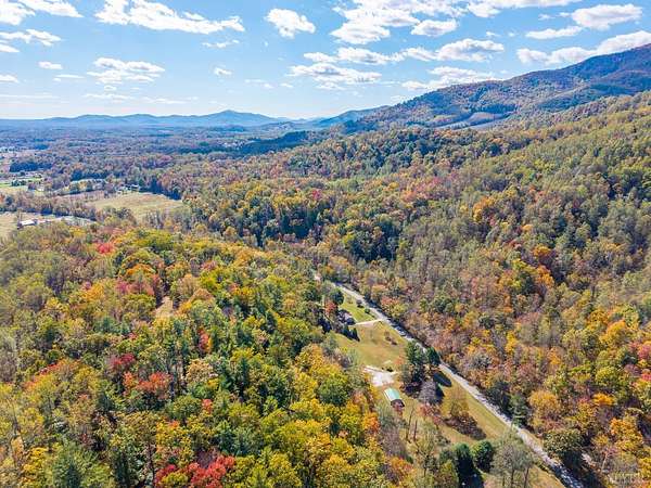 7.47 Acres of Residential Land with Home for Sale in Roseland, Virginia