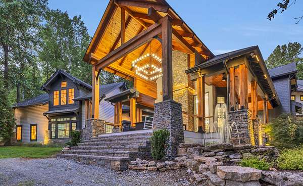 19.3 Acres of Land with Home for Sale in Franklin, Tennessee