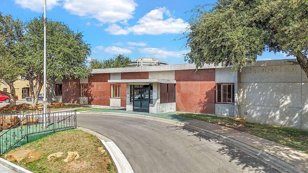 2 Acres of Improved Commercial Land for Sale in Midland, Texas