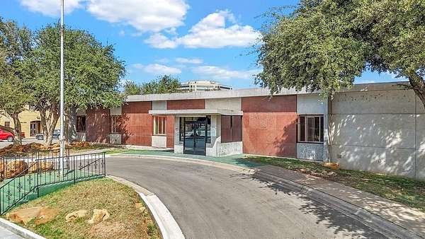 2 Acres of Improved Commercial Land for Sale in Midland, Texas