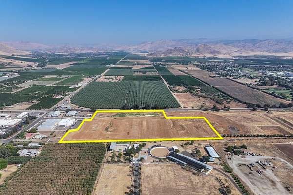 15.2 Acres of Mixed-Use Land for Sale in Woodlake, California