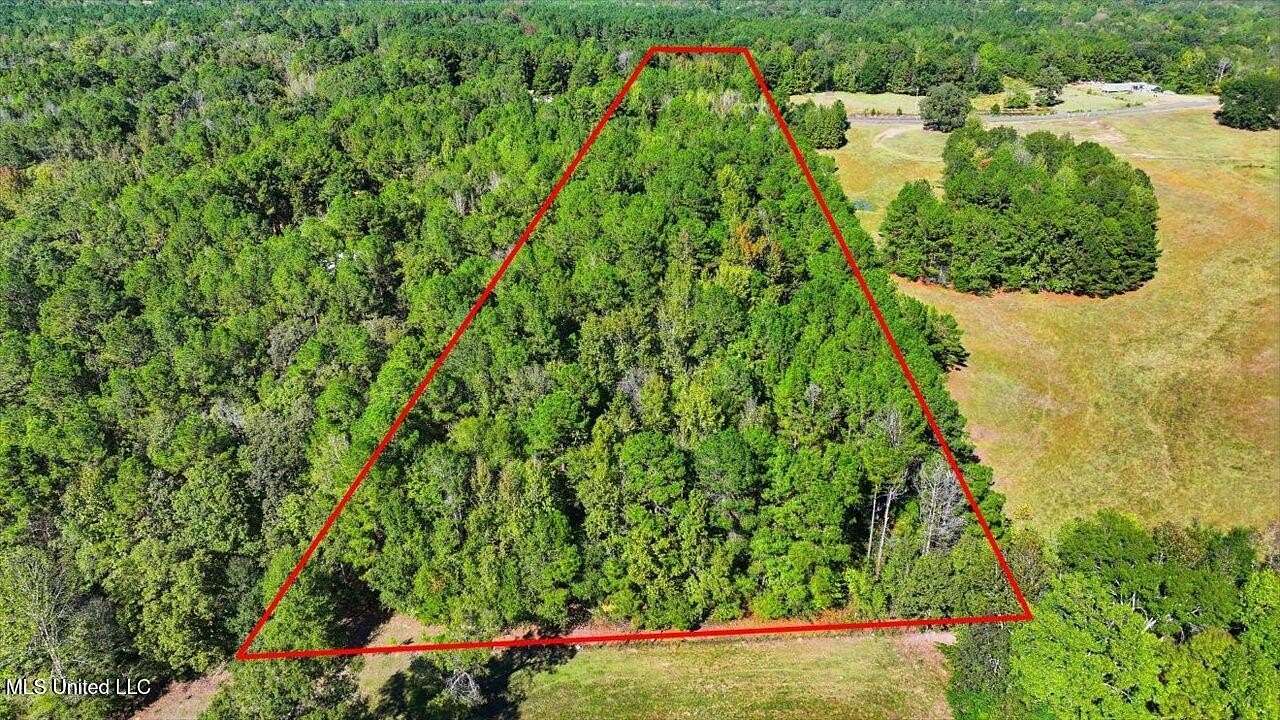 8 Acres of Residential Land for Sale in Florence, Mississippi