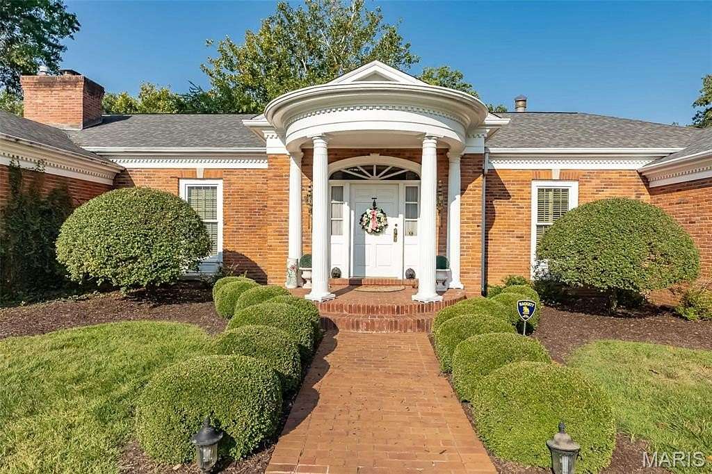 1.8 Acres of Residential Land with Home for Sale in Ladue, Missouri