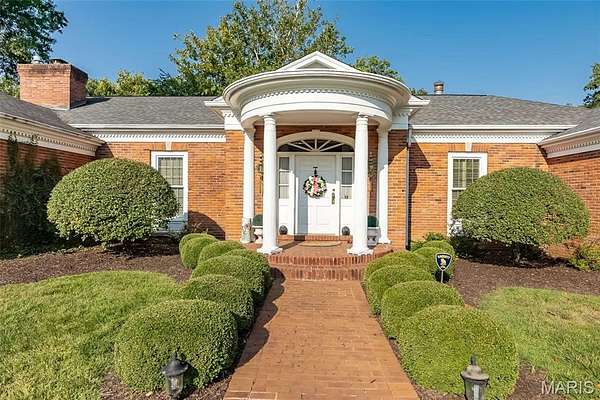 1.8 Acres of Residential Land with Home for Sale in Ladue, Missouri