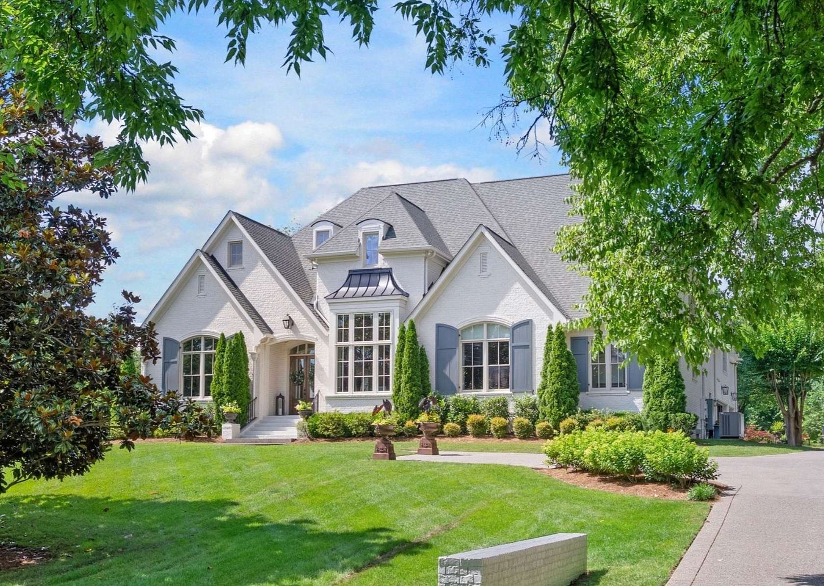 1.67 Acres of Residential Land with Home for Sale in Brentwood, Tennessee