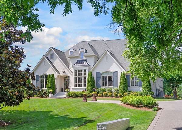 1.67 Acres of Residential Land with Home for Sale in Brentwood, Tennessee