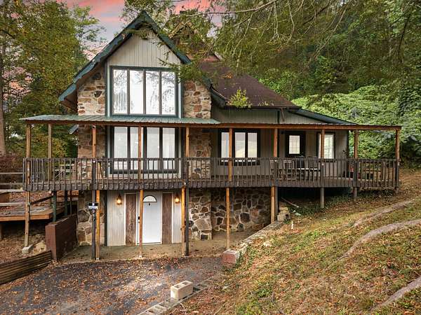 7.35 Acres of Residential Land with Home for Sale in Baxter, Kentucky