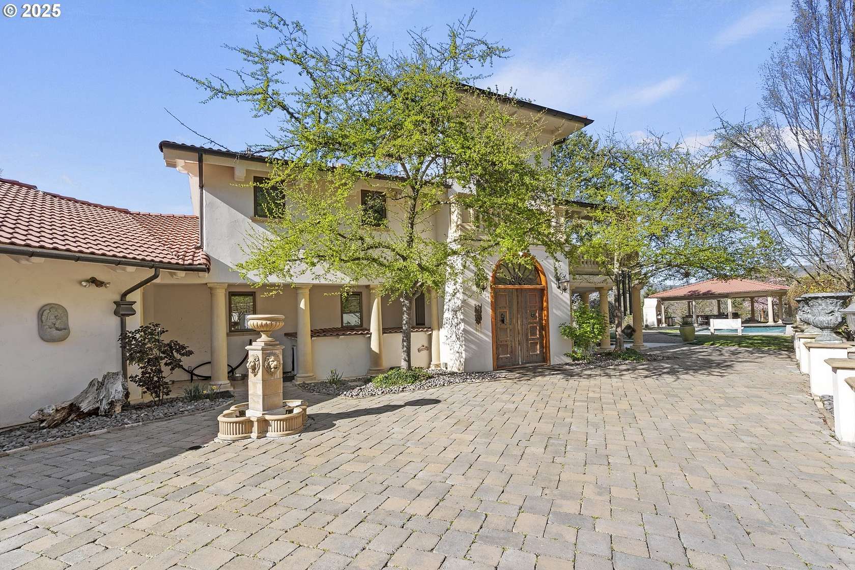 80.6 Acres of Land with Home for Sale in Ashland, Oregon