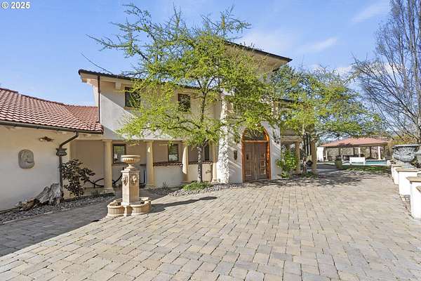 80.6 Acres of Land with Home for Sale in Ashland, Oregon