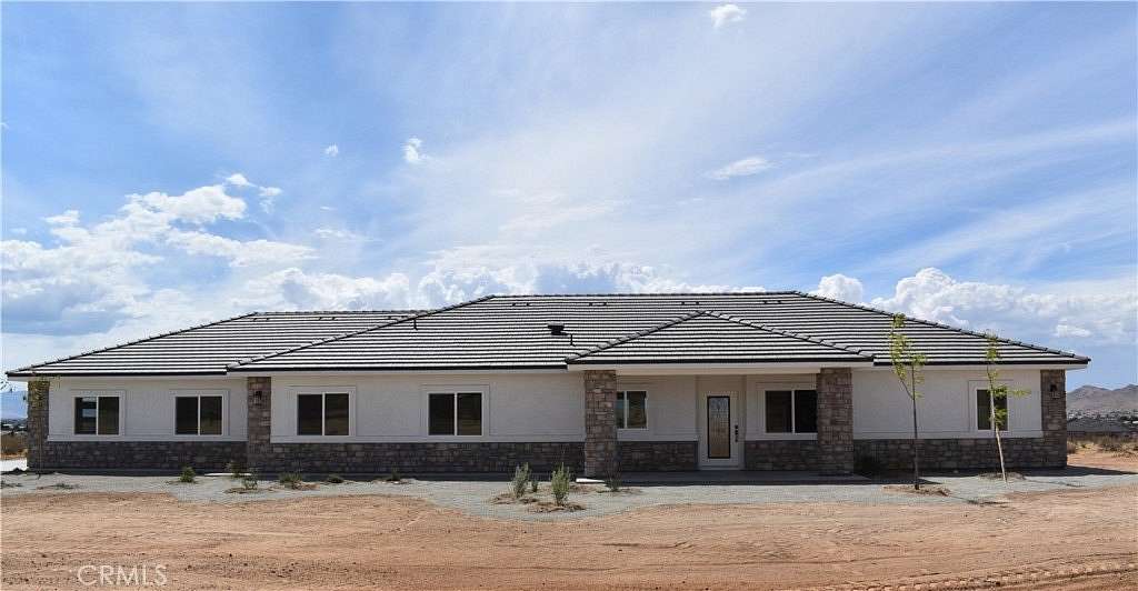 2.5 Acres of Residential Land with Home for Sale in Apple Valley, California