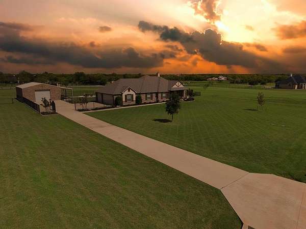 2 Acres of Residential Land with Home for Sale in Royse City, Texas