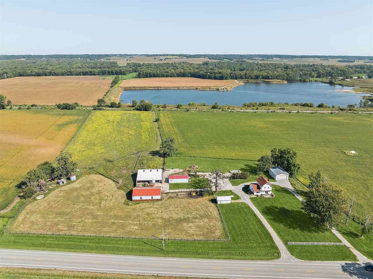 9 Acres of Residential Land with Home for Sale in Washington Township, Iowa