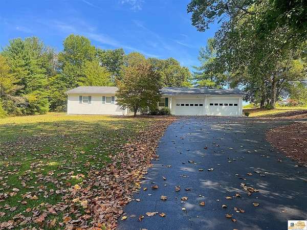 2.79 Acres of Residential Land with Home for Sale in Columbia, Kentucky