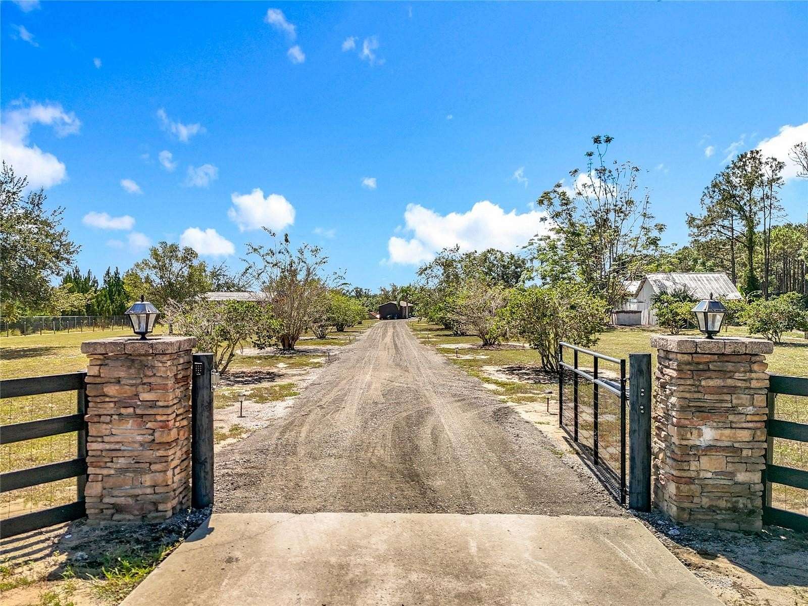 5.2 Acres of Land with Home for Sale in Leesburg, Florida
