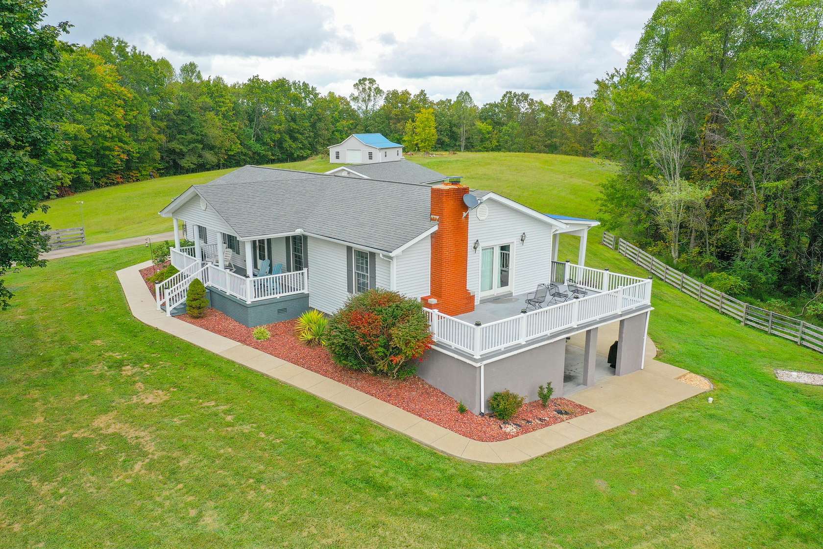 7 Acres of Residential Land with Home for Sale in London, Kentucky