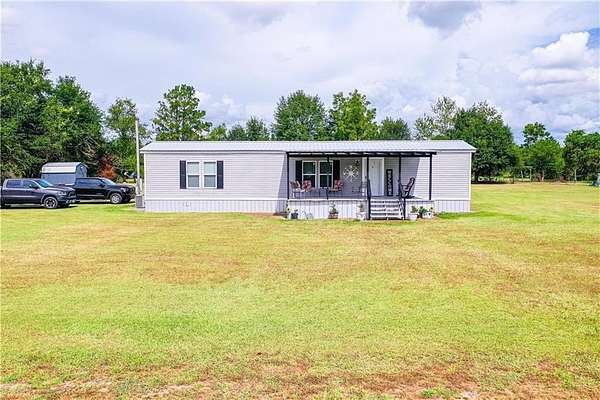 3 Acres of Residential Land with Home for Sale in Blackshear, Georgia