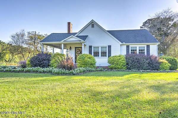 2.29 Acres of Residential Land with Home for Sale in Trenton, North Carolina