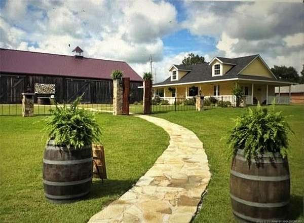 3 Acres of Improved Mixed-Use Land for Sale in Durant, Oklahoma