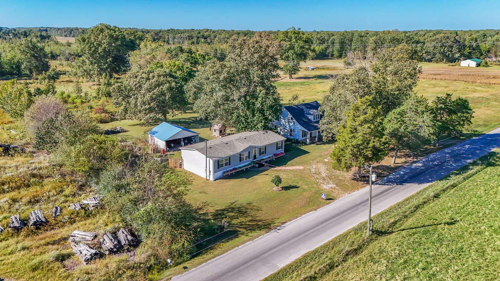 2 Acres of Residential Land with Home for Sale in Ethridge, Tennessee