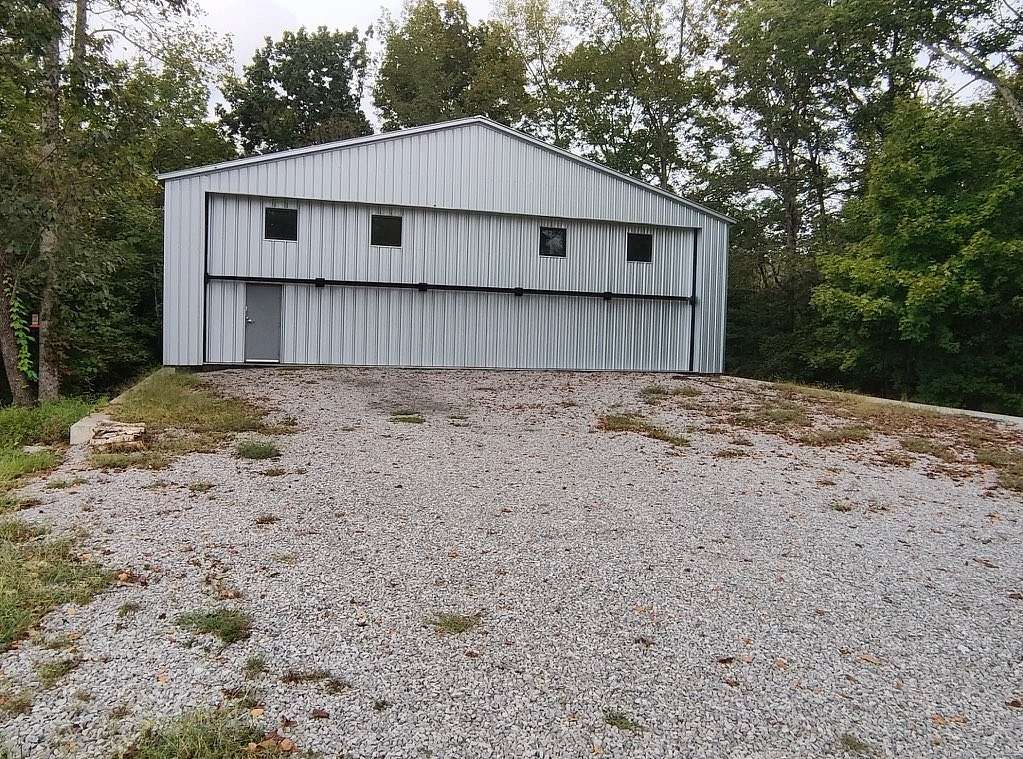 5.12 Acres of Improved Residential Land for Sale in Chapmansboro, Tennessee