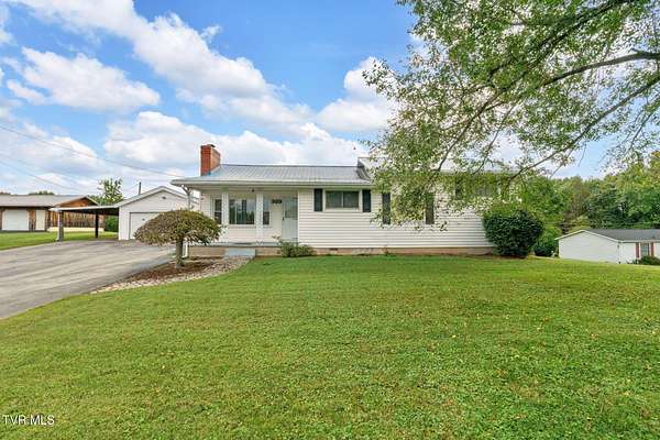 4 Acres of Residential Land with Home for Sale in Piney Flats, Tennessee