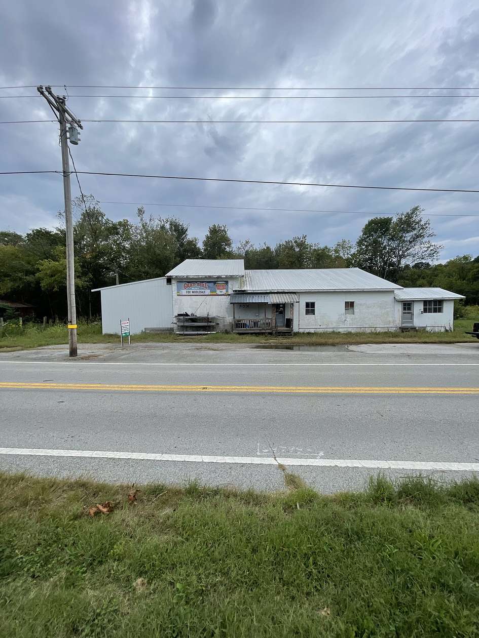 5 Acres of Improved Commercial Land for Sale in Red Boiling Springs, Tennessee