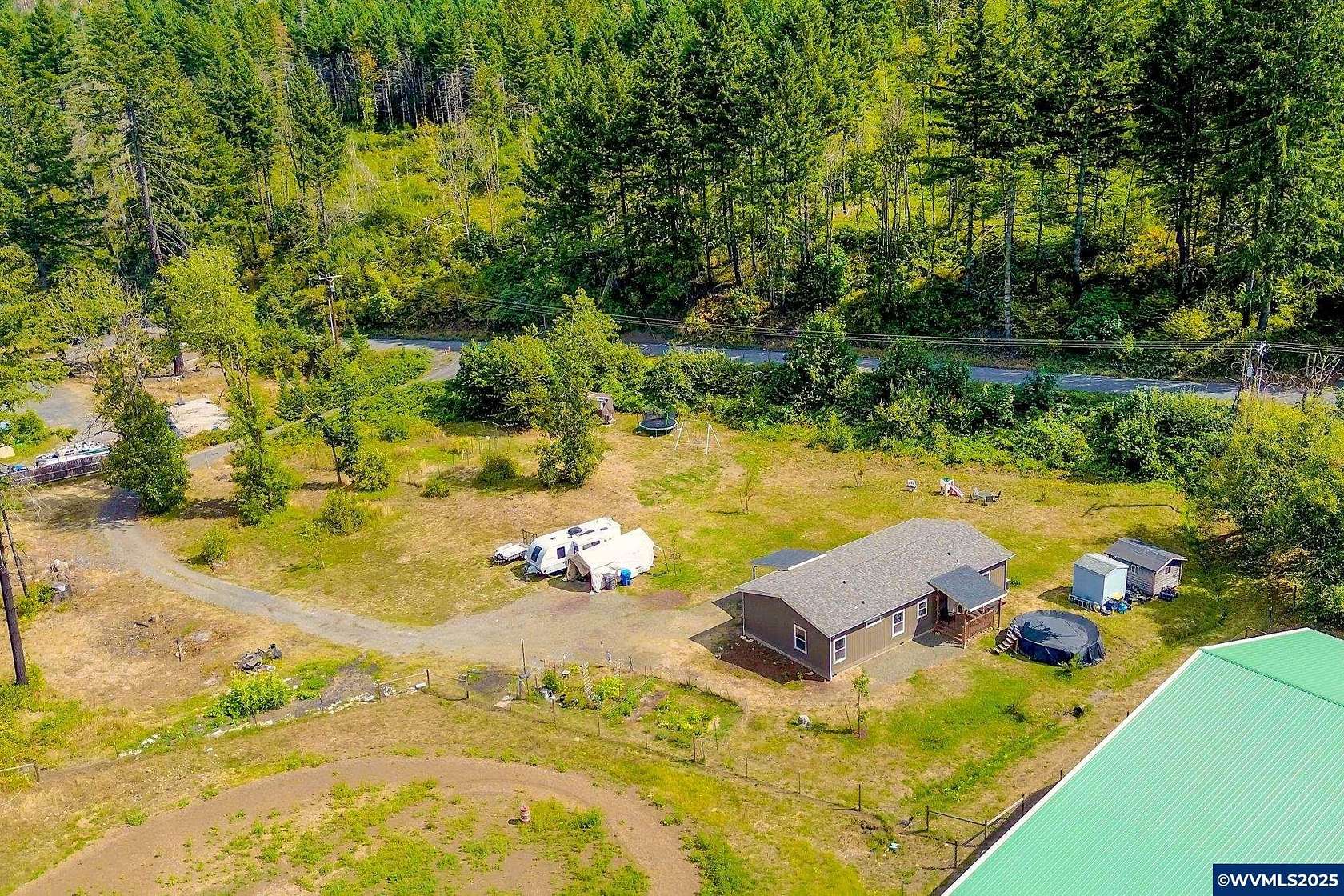 1.5 Acres of Residential Land with Home for Sale in Lyons, Oregon