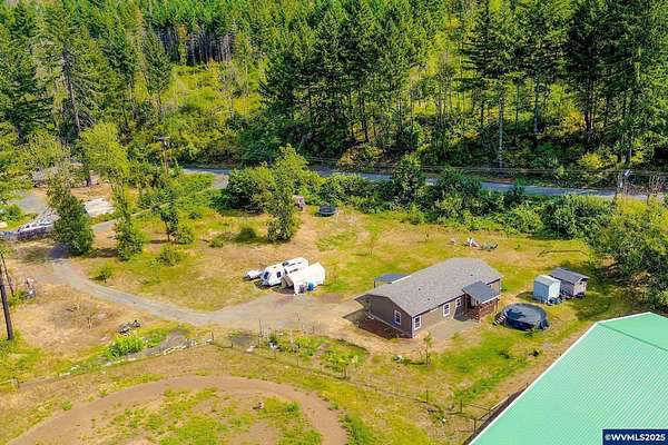1.5 Acres of Residential Land with Home for Sale in Lyons, Oregon