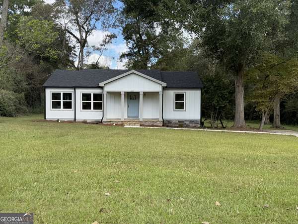 2.42 Acres of Residential Land with Home for Sale in Grantville, Georgia