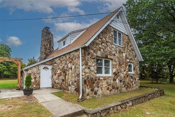 5.7 Acres of Residential Land with Home for Lease in Warwick, New York